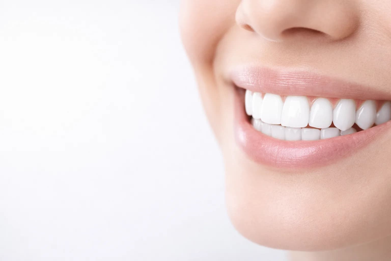 Відбілювання зубів у Харкові